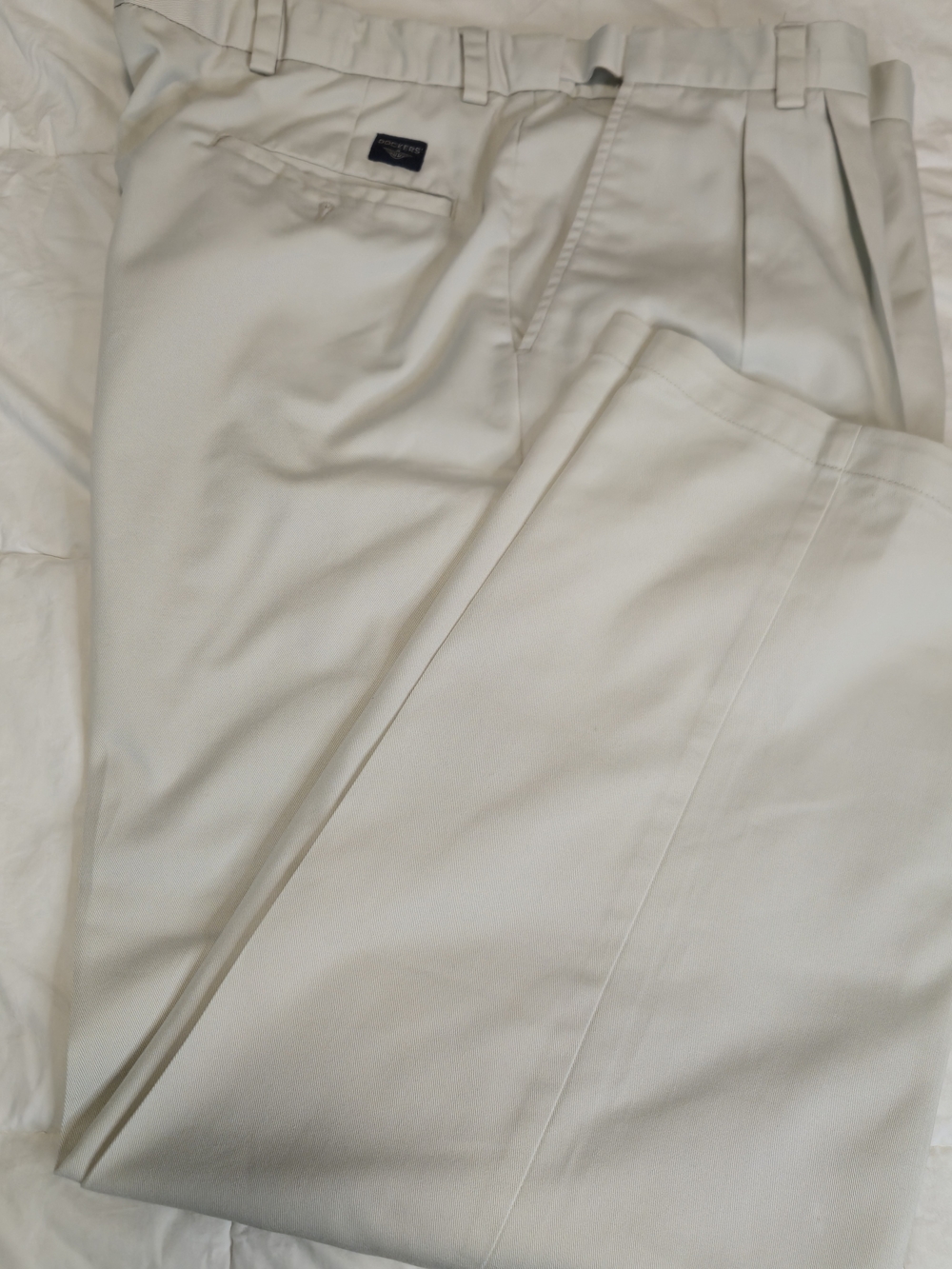 Dockers Men's Pleated Dress Pants in Off-White.0911